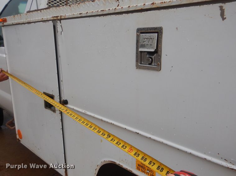 image for item HY9263 2004 Ford F550 Super Duty  bucket truck