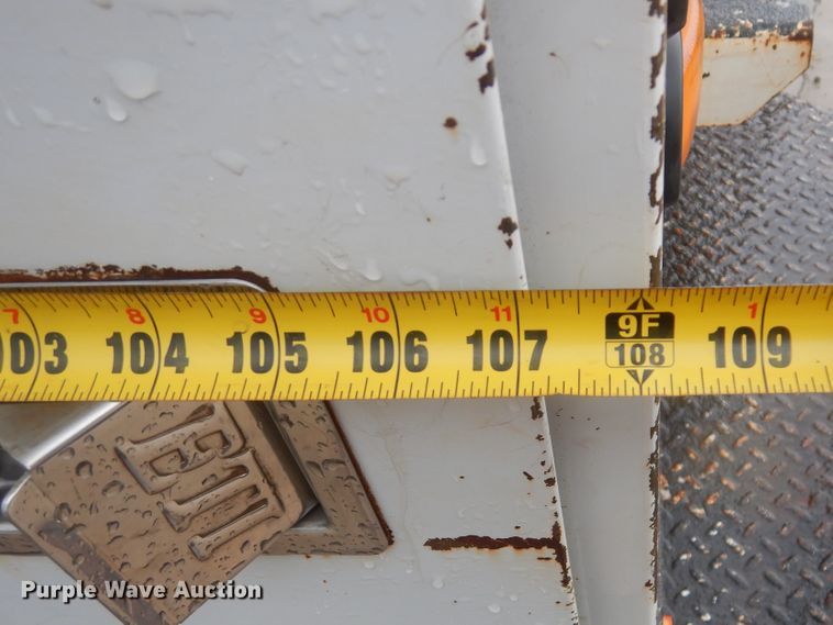 image for item HY9263 2004 Ford F550 Super Duty  bucket truck