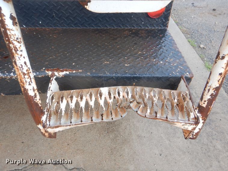 image for item HY9263 2004 Ford F550 Super Duty  bucket truck