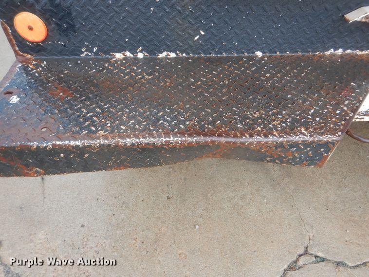 image for item HY9263 2004 Ford F550 Super Duty  bucket truck