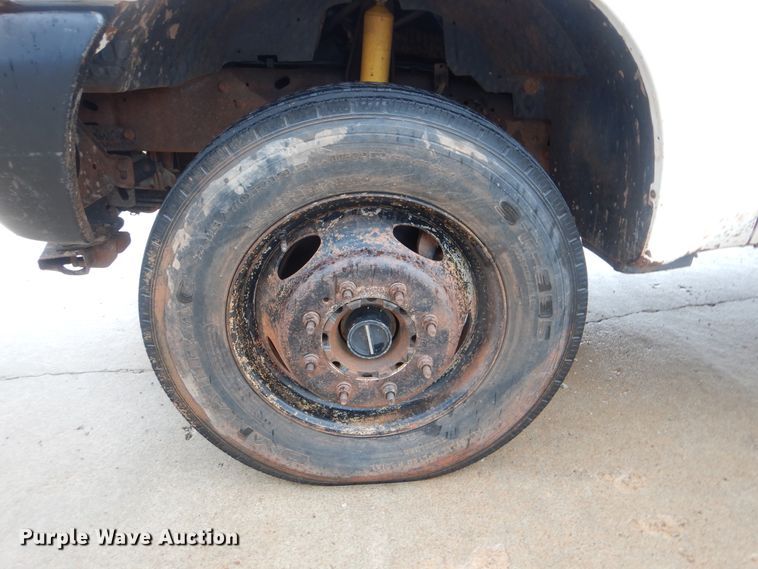 image for item HY9263 2004 Ford F550 Super Duty  bucket truck