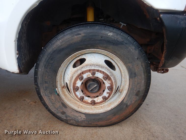 image for item HY9263 2004 Ford F550 Super Duty  bucket truck