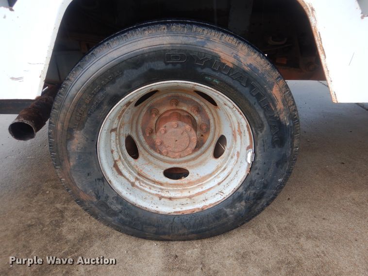 image for item HY9263 2004 Ford F550 Super Duty  bucket truck