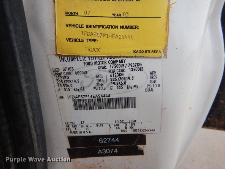 image for item HY9263 2004 Ford F550 Super Duty  bucket truck