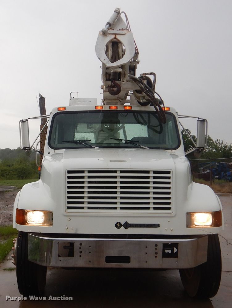 image for item HY9264 1998 International 4700  digger derrick truck