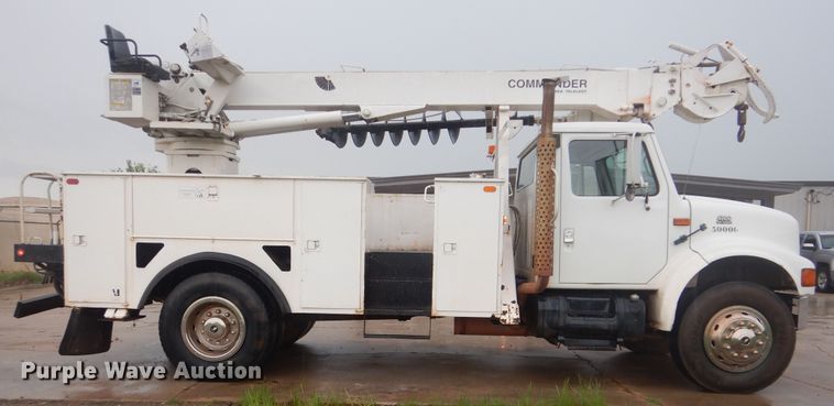 image for item HY9264 1998 International 4700  digger derrick truck