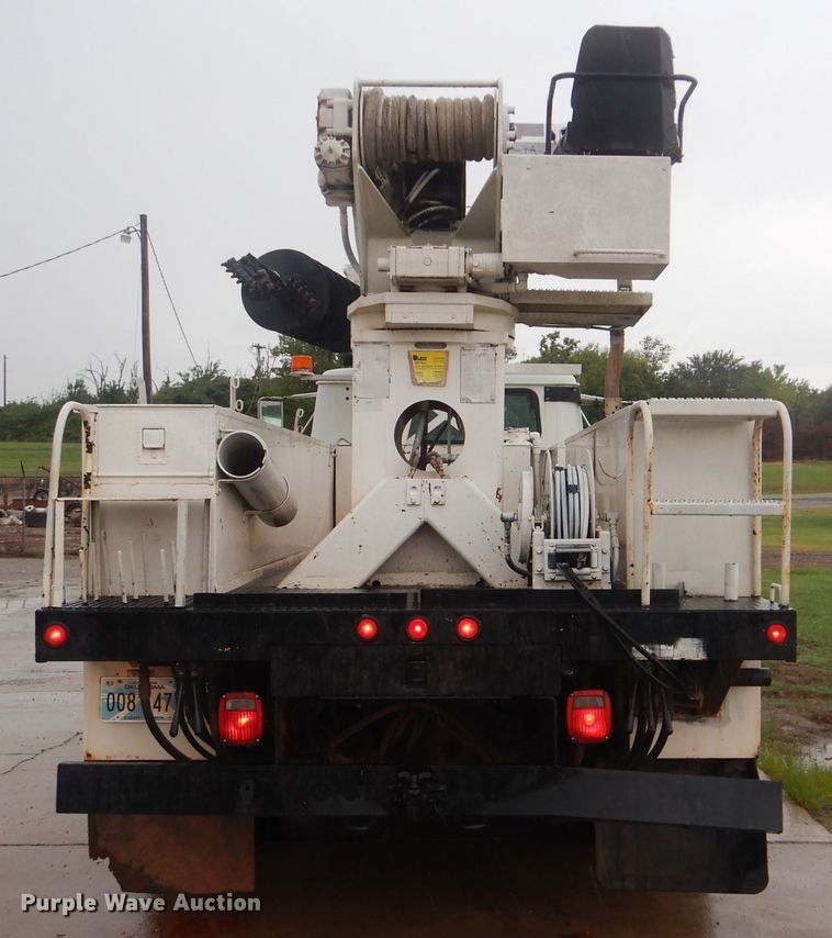 image for item HY9264 1998 International 4700  digger derrick truck