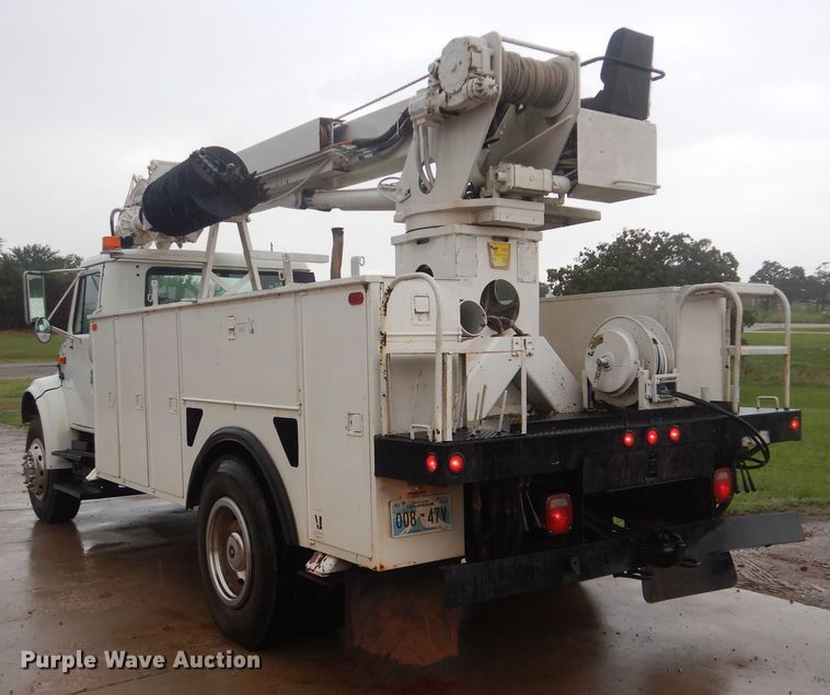image for item HY9264 1998 International 4700  digger derrick truck