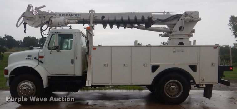 image for item HY9264 1998 International 4700  digger derrick truck