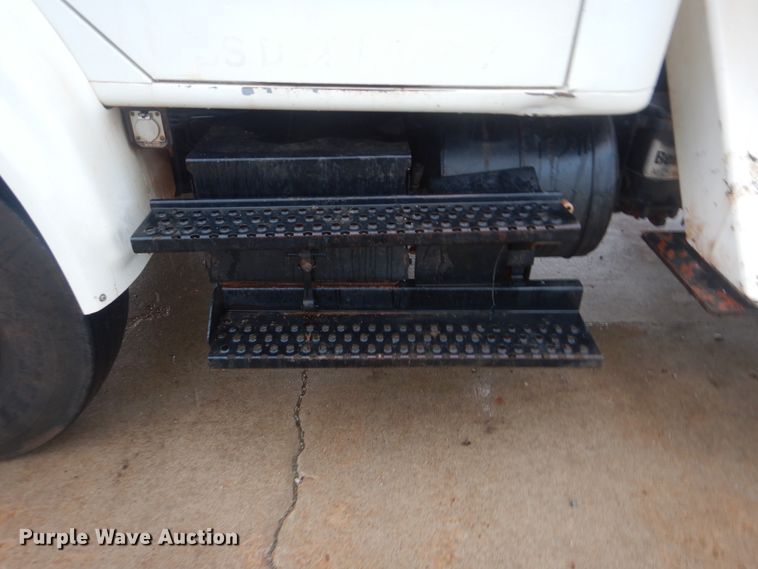 image for item HY9264 1998 International 4700  digger derrick truck