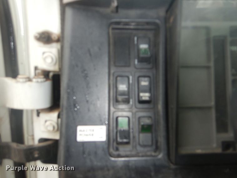 image for item HY9264 1998 International 4700  digger derrick truck