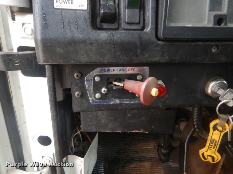 image for item HY9264 1998 International 4700  digger derrick truck