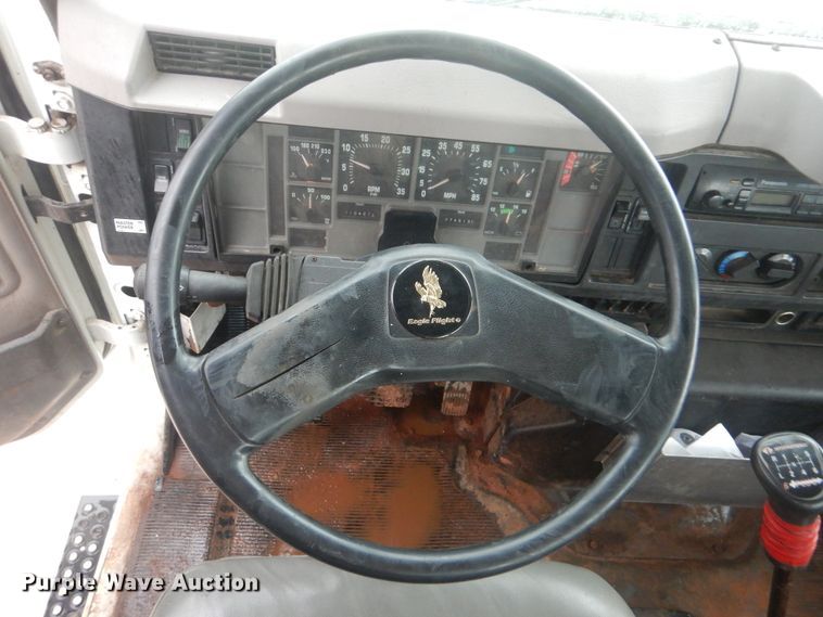 image for item HY9264 1998 International 4700  digger derrick truck