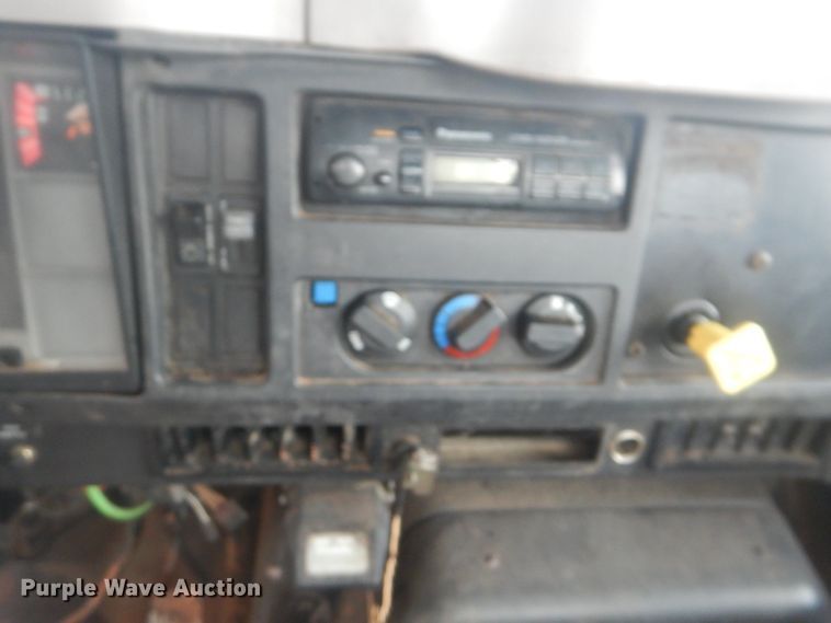 image for item HY9264 1998 International 4700  digger derrick truck