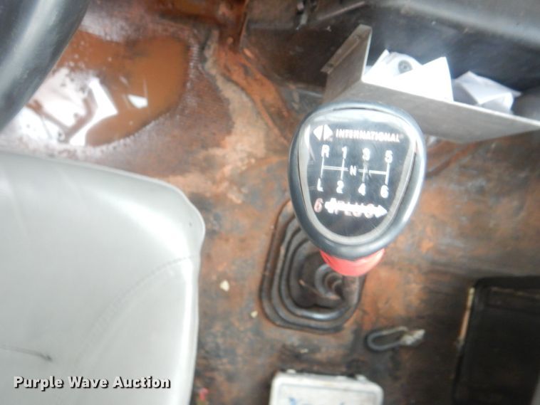 image for item HY9264 1998 International 4700  digger derrick truck