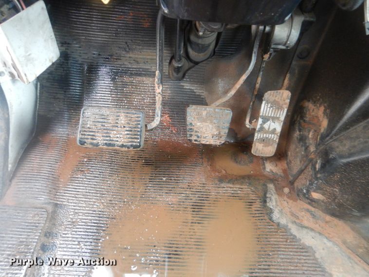 image for item HY9264 1998 International 4700  digger derrick truck