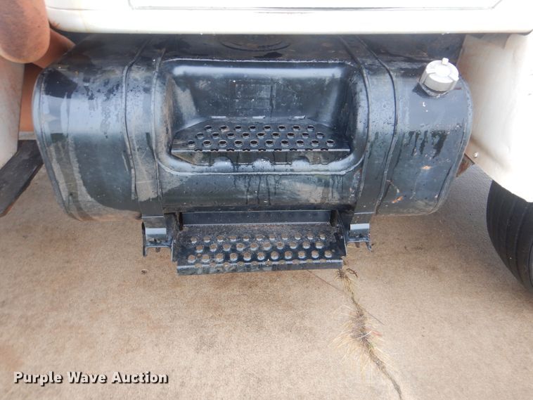 image for item HY9264 1998 International 4700  digger derrick truck