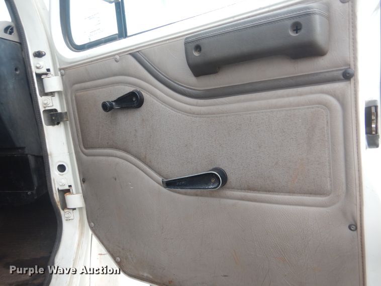 image for item HY9264 1998 International 4700  digger derrick truck