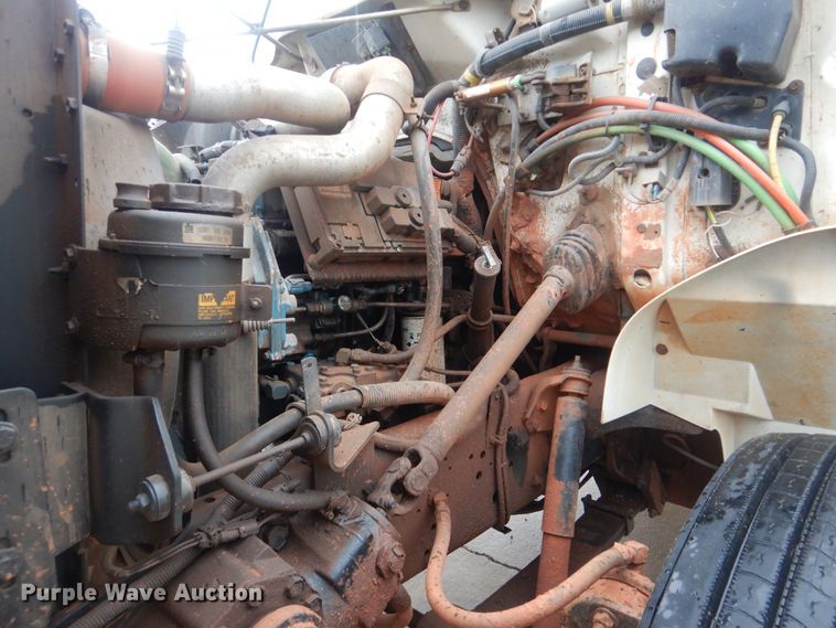 image for item HY9264 1998 International 4700  digger derrick truck