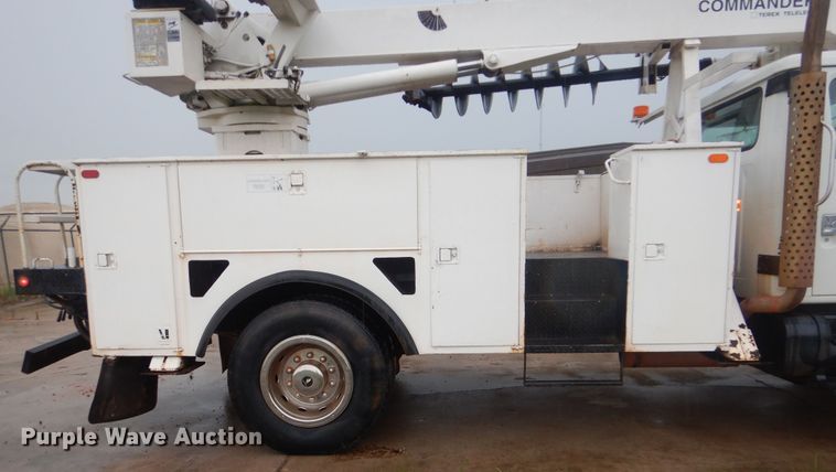 image for item HY9264 1998 International 4700  digger derrick truck