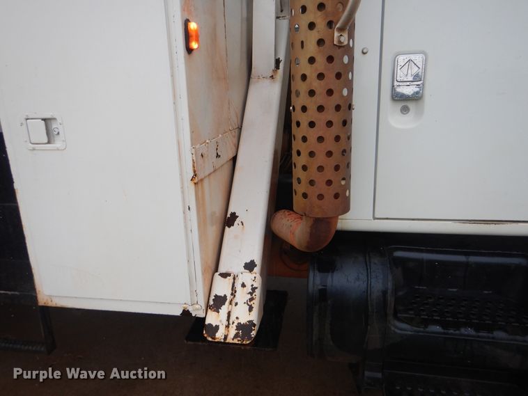 image for item HY9264 1998 International 4700  digger derrick truck