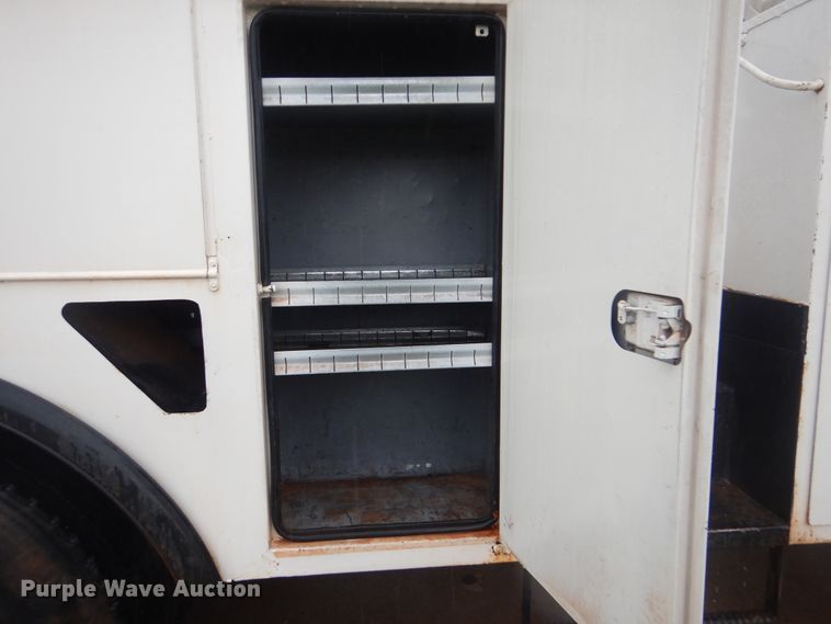 image for item HY9264 1998 International 4700  digger derrick truck