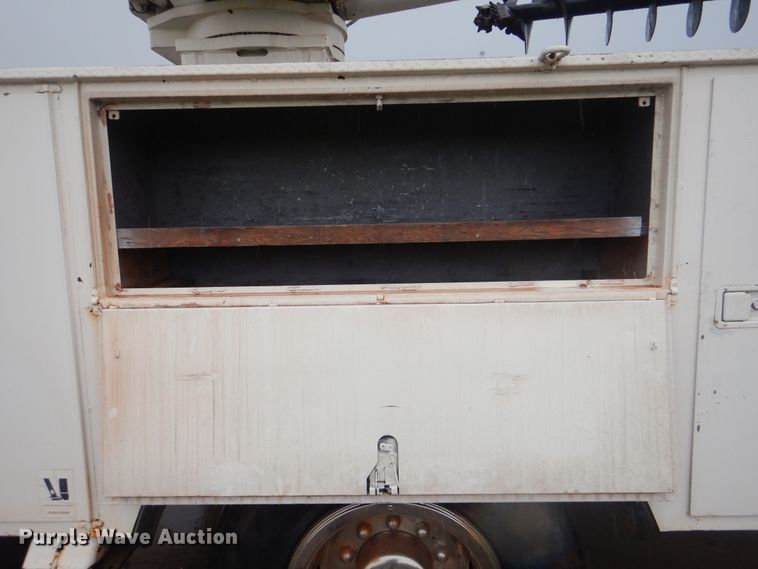 image for item HY9264 1998 International 4700  digger derrick truck