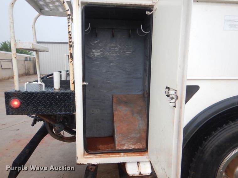 image for item HY9264 1998 International 4700  digger derrick truck