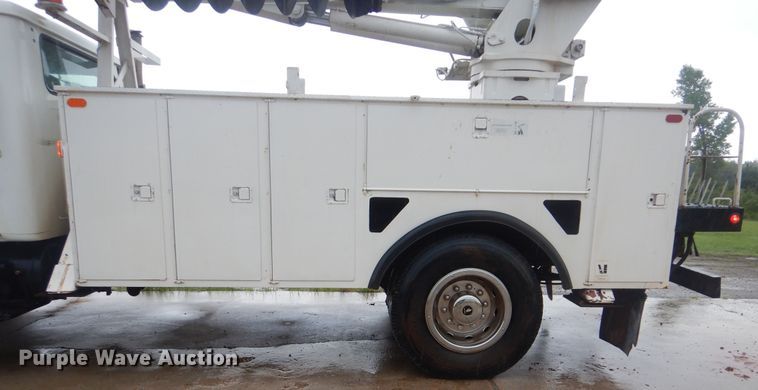 image for item HY9264 1998 International 4700  digger derrick truck