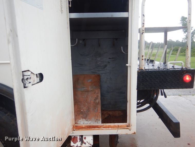 image for item HY9264 1998 International 4700  digger derrick truck