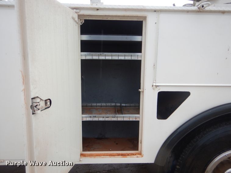 image for item HY9264 1998 International 4700  digger derrick truck