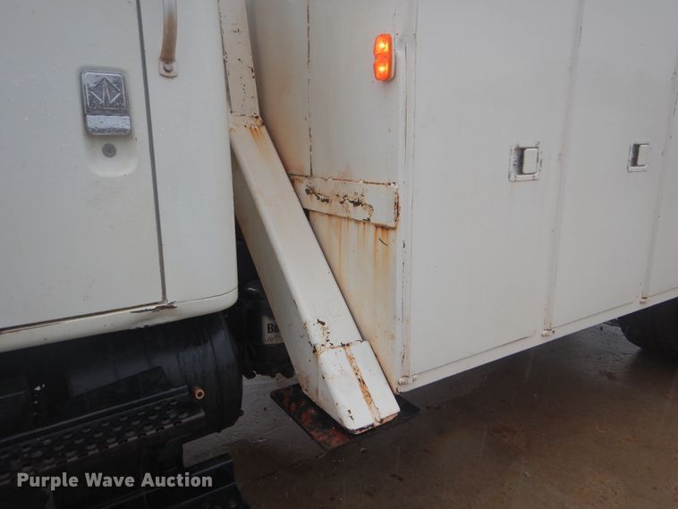 image for item HY9264 1998 International 4700  digger derrick truck