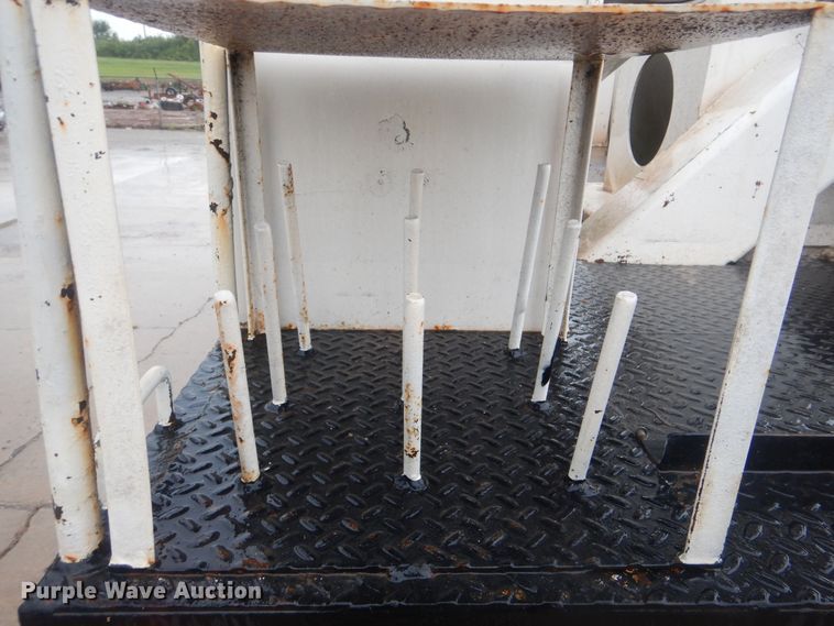 image for item HY9264 1998 International 4700  digger derrick truck