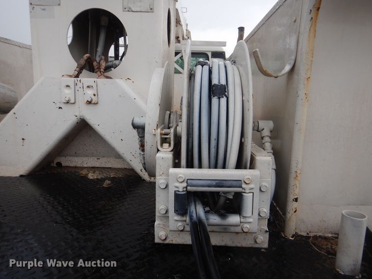 image for item HY9264 1998 International 4700  digger derrick truck