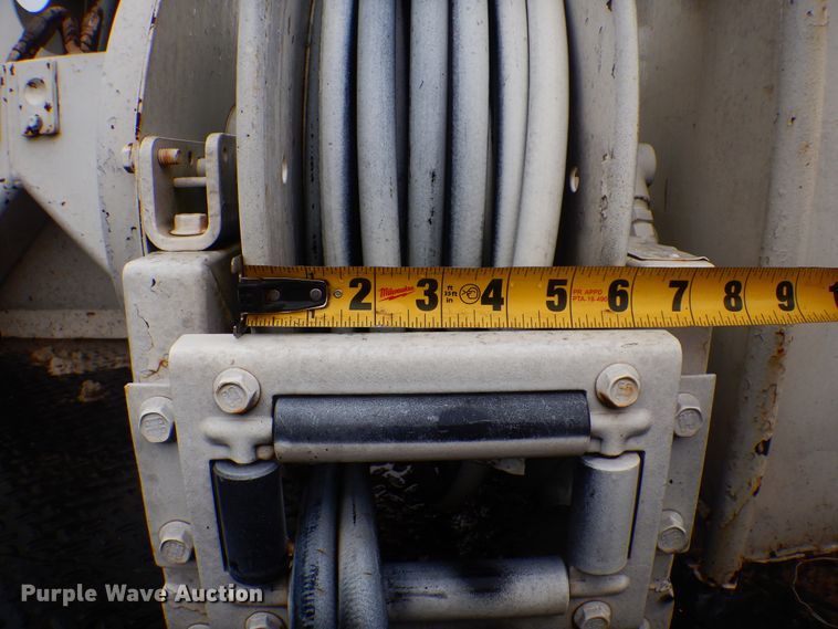 image for item HY9264 1998 International 4700  digger derrick truck