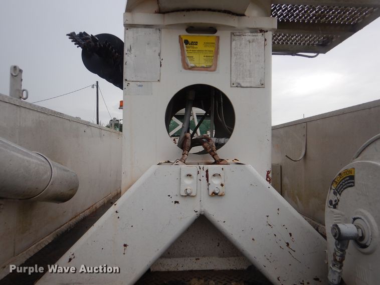 image for item HY9264 1998 International 4700  digger derrick truck