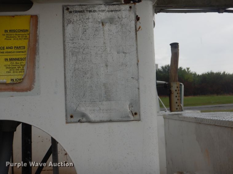 image for item HY9264 1998 International 4700  digger derrick truck