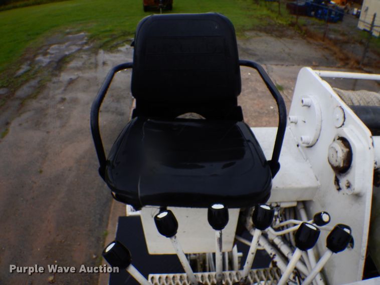 image for item HY9264 1998 International 4700  digger derrick truck