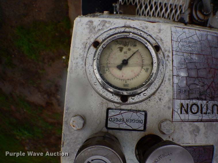 image for item HY9264 1998 International 4700  digger derrick truck