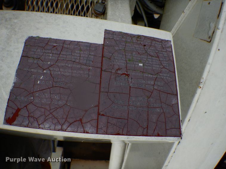 image for item HY9264 1998 International 4700  digger derrick truck