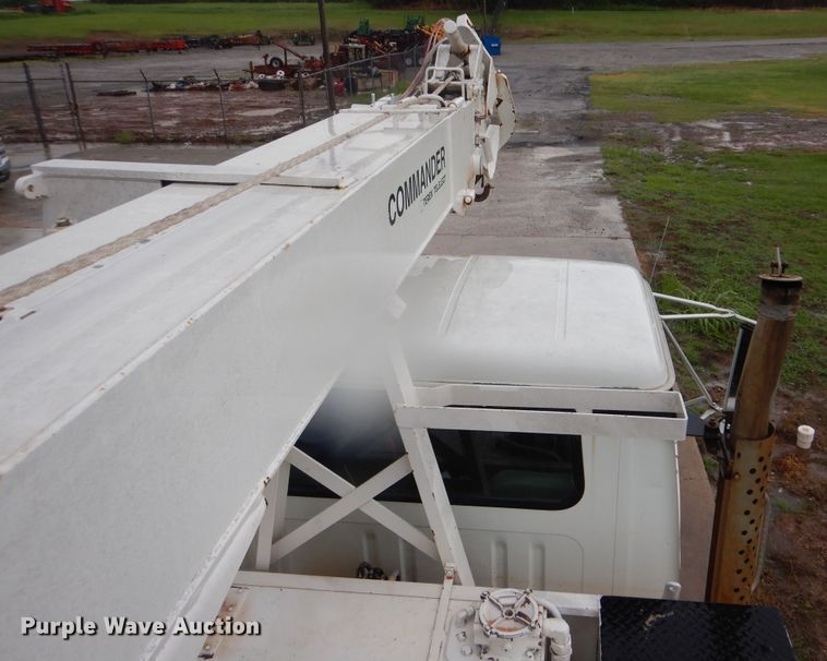 image for item HY9264 1998 International 4700  digger derrick truck