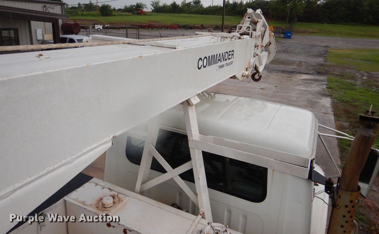 image for item HY9264 1998 International 4700  digger derrick truck