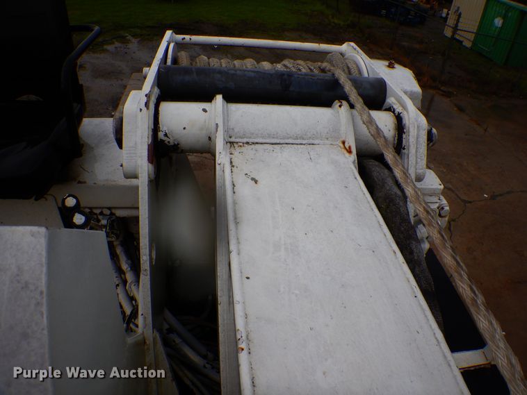 image for item HY9264 1998 International 4700  digger derrick truck