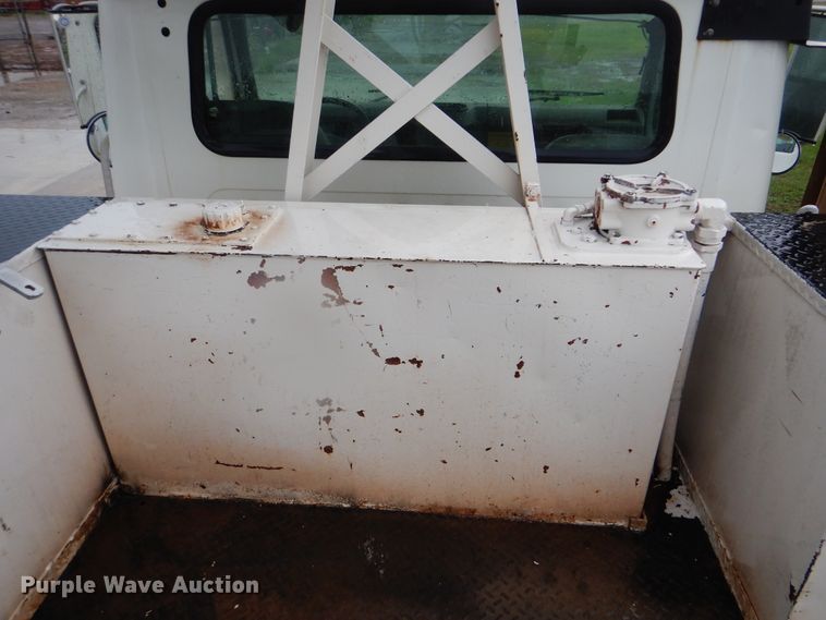 image for item HY9264 1998 International 4700  digger derrick truck