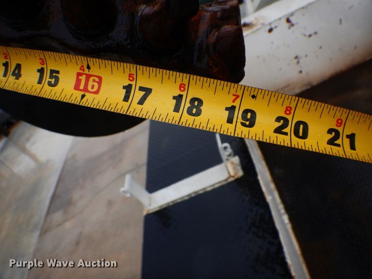 image for item HY9264 1998 International 4700  digger derrick truck