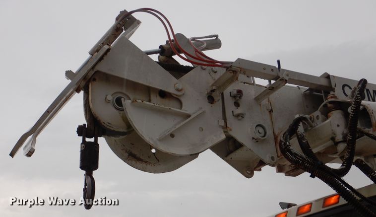 image for item HY9264 1998 International 4700  digger derrick truck