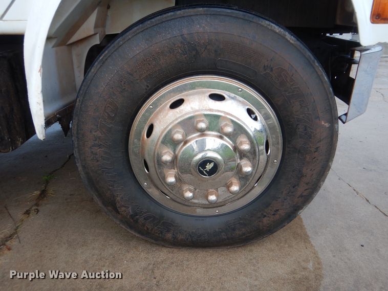 image for item HY9264 1998 International 4700  digger derrick truck