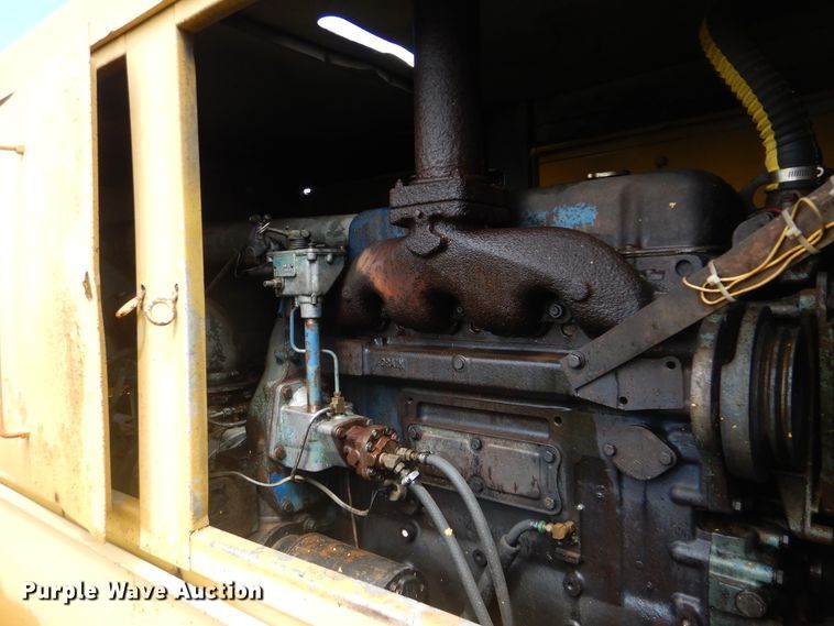 image for item HY9265 Sullair  air compressor