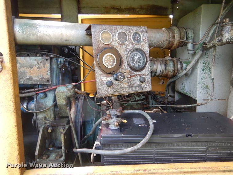 image for item HY9265 Sullair  air compressor