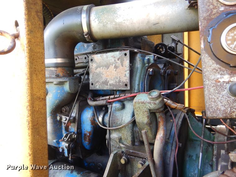 image for item HY9265 Sullair  air compressor